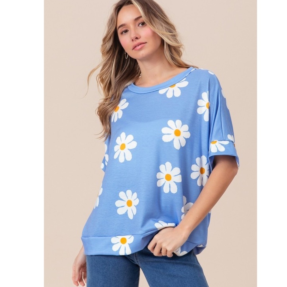 66. NWT BiBi Blue Daisy Print Oversized Fit Short Sleeve Top